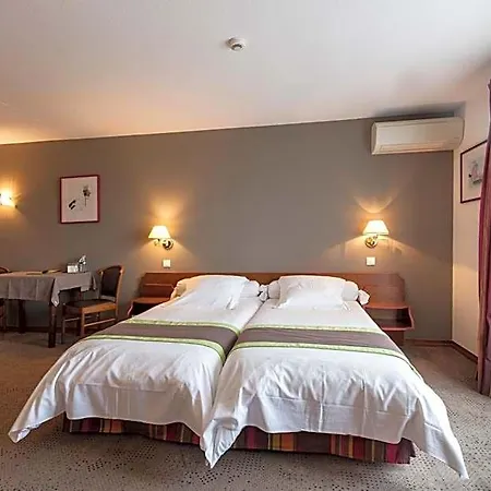 Logis Restaurant A L'etoile Hotel 3*