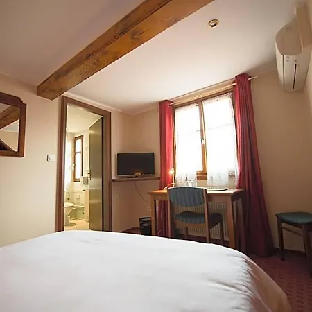 Hotel Logis Restaurant A L'etoile 3*