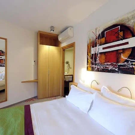 Logis Restaurant A L'etoile Hotel